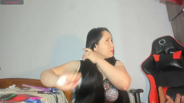 hot-nikol online show from April 5, 10:36 am