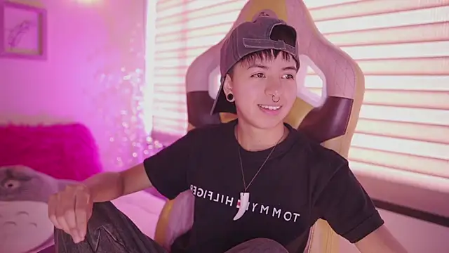 tommy blue online show from April 8, 2:30 pm