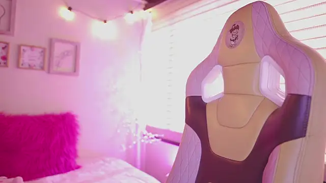 tommy blue online show from April 7, 2:19 pm