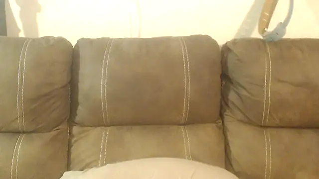 Dreaming Of Blue online show from April 3, 9:46 pm