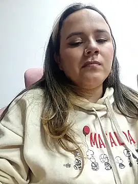 mandy-moore online show from May 17, 4:00 am