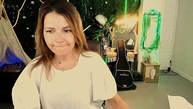 NicoleHitman online show from May 6, 1:26 pm