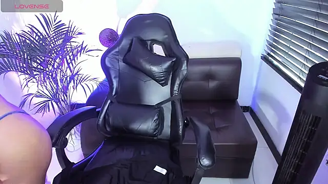 rose honey  online show from November 15, 9:16 pm