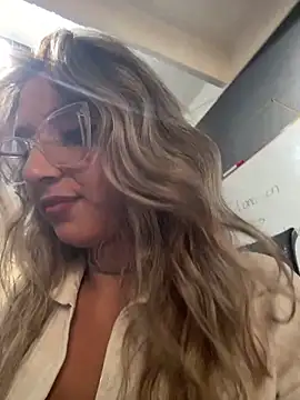 Isabella Varella online show from January 5, 5:27 pm