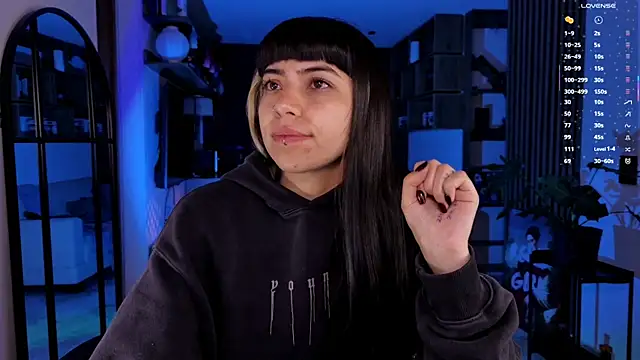 Saraa Desiree online show from April 10, 6:41 am