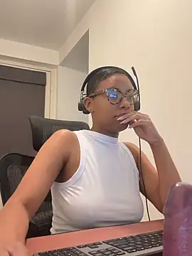Melia Rayne online show from May 18, 9:37 am