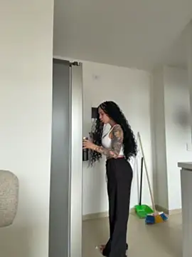 ValentinaMilann online show from May 6, 8:46 pm