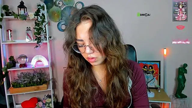 kiki swan online show from April 29, 6:05 am