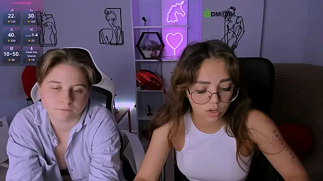 kiki swan online show from October 10, 10:20 am