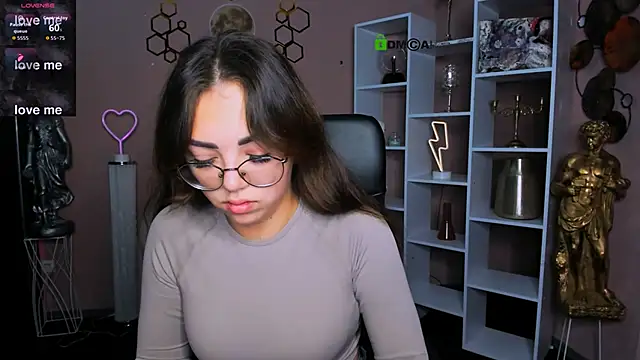 kiki swan online show from November 21, 9:33 am