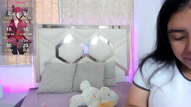 EmilyBrownn  online show from November 12, 7:12 pm