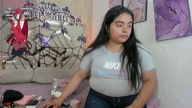 EmilyBrownn  online show from November 3, 7:07 pm