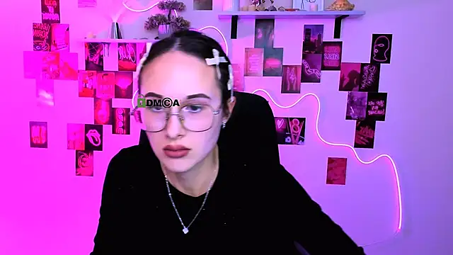 mona cloud online show from March 4, 8:15 pm