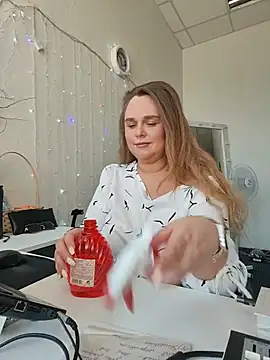 Juicy PeachLux online show from May 27, 6:10 am