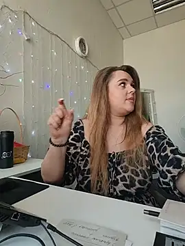 Juicy PeachLux online show from May 16, 10:36 am
