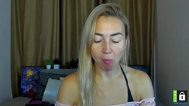 Kiss julli88I online show from October 18, 5:32 am