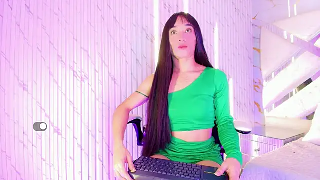 Small Hot19 online show from May 9, 11:01 am