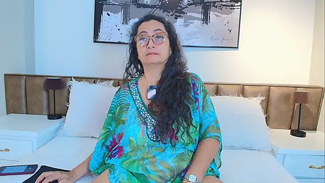 AlessandraLeroy online show from May 10, 1:35 pm