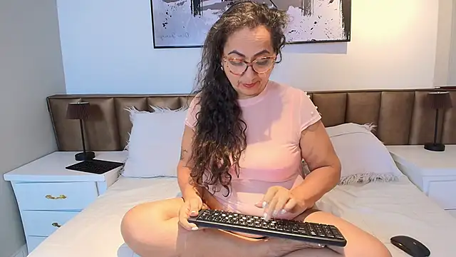AlessandraLeroy online show from May 24, 12:59 pm