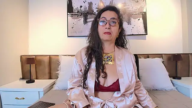 AlessandraLeroy online show from May 18, 1:06 pm
