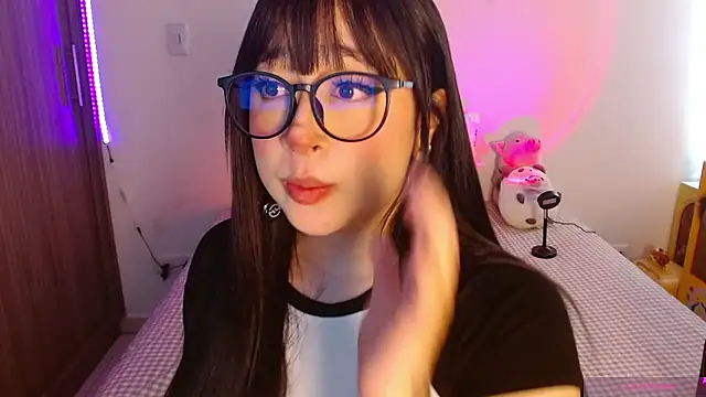 Oliviargf online show from May 23, 1:42 pm