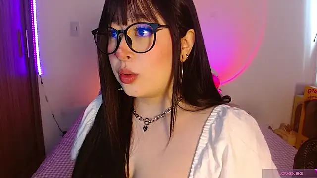 Oliviargf online show from May 22, 1:31 pm