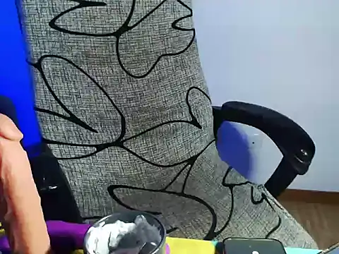 Hannah Kiim online show from May 14, 7:41 pm