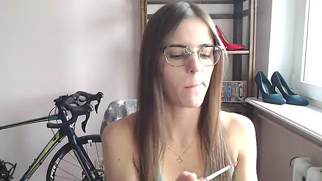 love megi online show from May 18, 1:28 pm