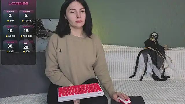 Charlotte Woods online show from October 20, 4:15 am