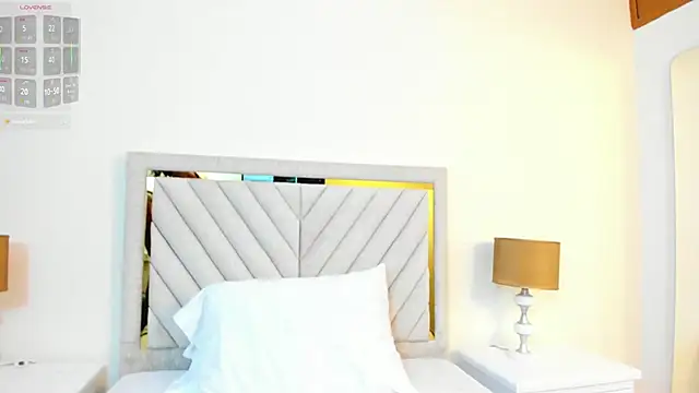 SophiaQueens online show from March 31, 9:04 pm