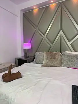 AlesiaCooper online show from December 15, 8:03 pm