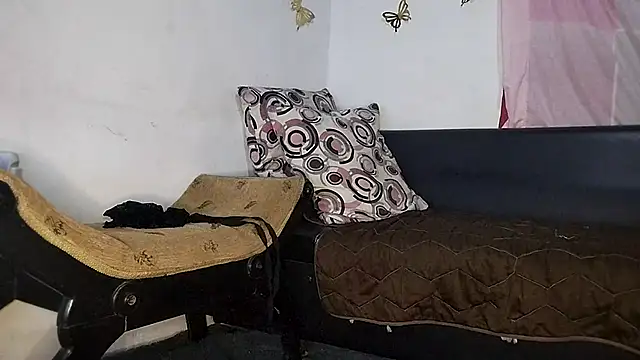 Snapshot of Milu_curly chatting on October 8, 3:33 am Milu curly online show from October 8, 3:33 am