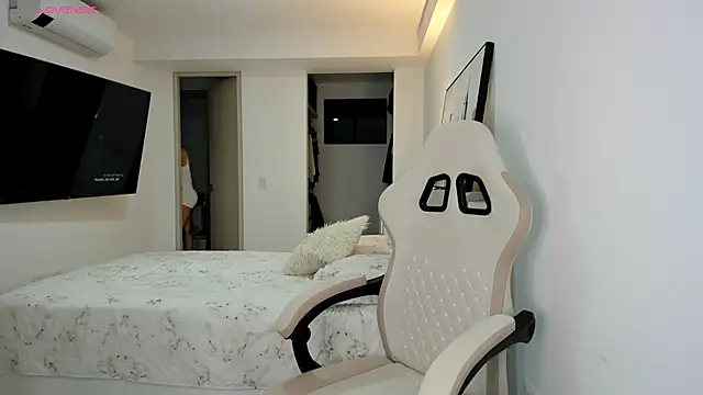 Danyblonde  online show from November 15, 1:39 am