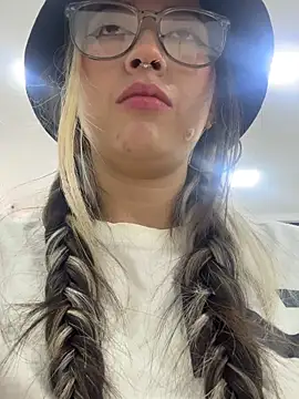 VictoriaGerard Pink online show from October 16, 4:42 pm