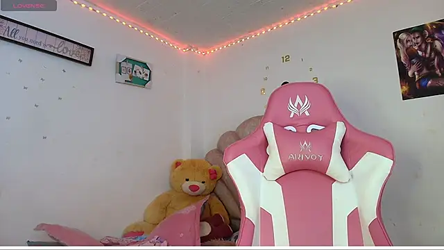 charlotte walker1 online show from April 22, 10:18 pm