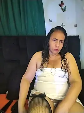 AlexaNovoa  online show from May 17, 1:27 am
