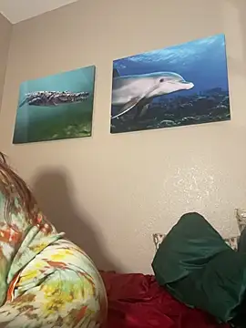 SusieandLacey online show from March 23, 1:01 am