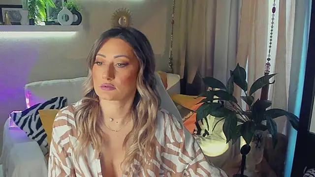 SarahAlluring online show from May 10, 6:26 am