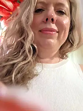 Irina3718 online show from May 16, 10:36 am