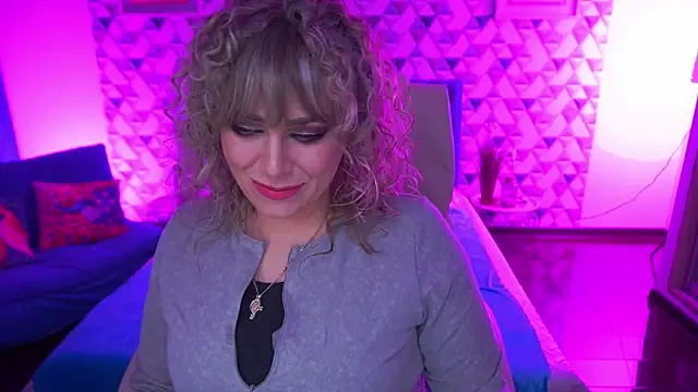 CandyLadyyy online show from May 10, 9:17 pm