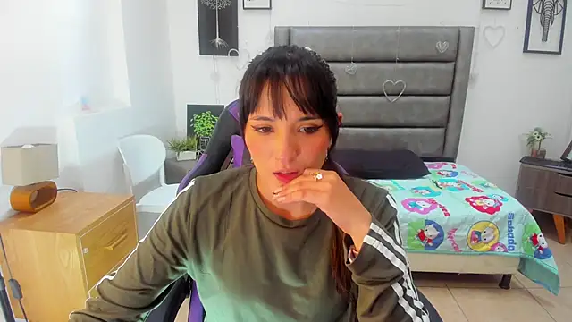 Tania Duque online show from May 23, 2:26 pm