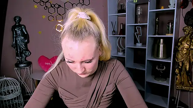 madam uliis online show from March 5, 4:36 pm