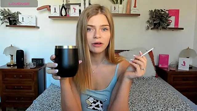 HaleyReedme online show from October 24, 8:10 am