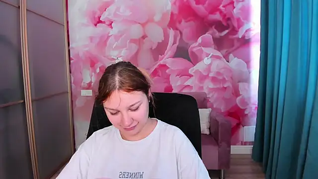 AngelinaLow online show from May 15, 11:24 am