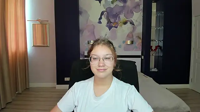 Snapshot of AngelinaLow chatting on September 25, 11:31 am AngelinaLow online show from September 25, 11:31 am