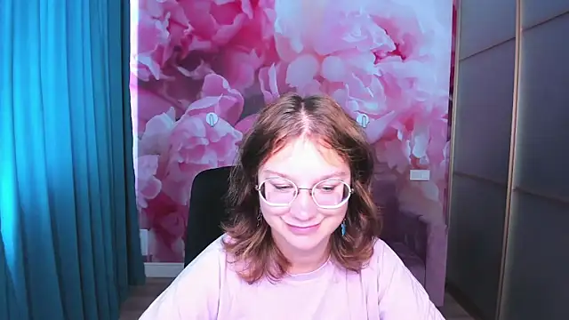 Snapshot of AngelinaLow chatting on September 14, 11:30 am AngelinaLow online show from September 14, 11:30 am