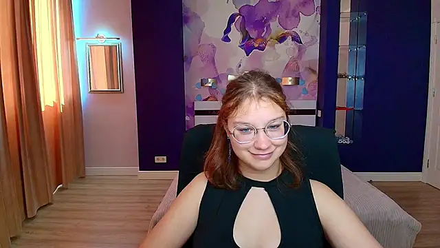 Snapshot of AngelinaLow chatting on September 13, 11:29 am AngelinaLow online show from September 13, 11:29 am