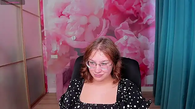 AngelinaLow online show from October 9, 11:58 am