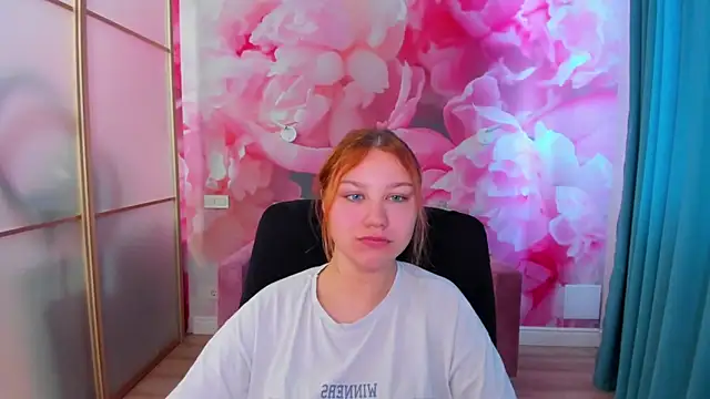 AngelinaLow online show from May 3, 5:44 am