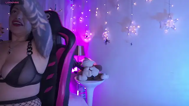 Madison Mayer online show from October 31, 1:15 pm